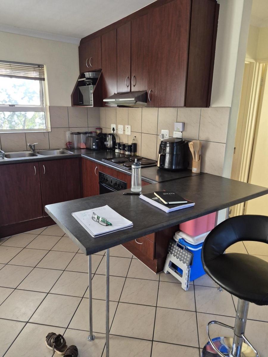 To Let 2 Bedroom Property for Rent in Buh Rein Estate Western Cape
